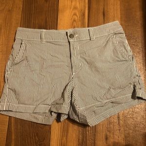 Gap striped shorts